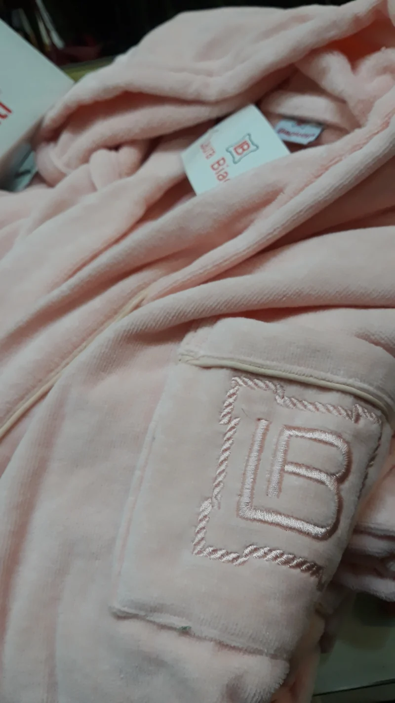 Elegante accappatoio Laura Biagiotti, in morbida spugna rosa tenue, da donna, taglia XL.2kg.