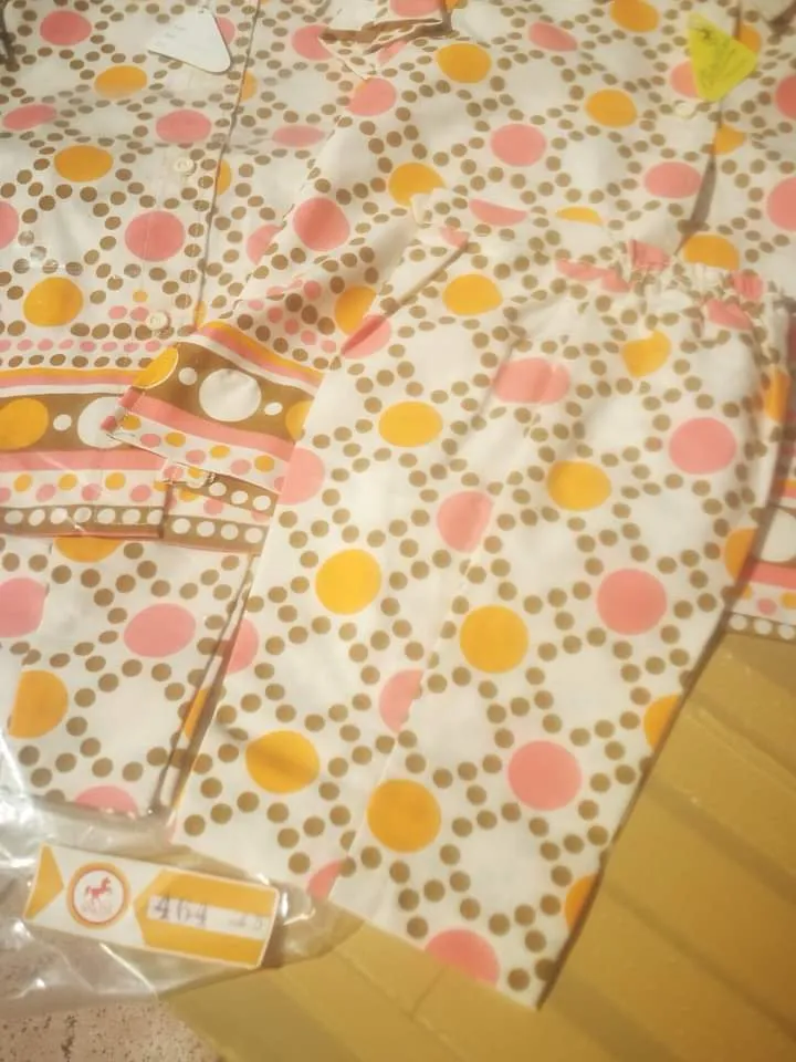 Due completini vintage bimbo. Casacca e pantaloncino taglia 45. 300g.