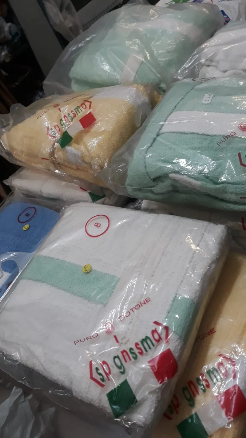 Accappatoio in spugna di cotone ragazzo, con cappuccio, colori pastello.. 600g.