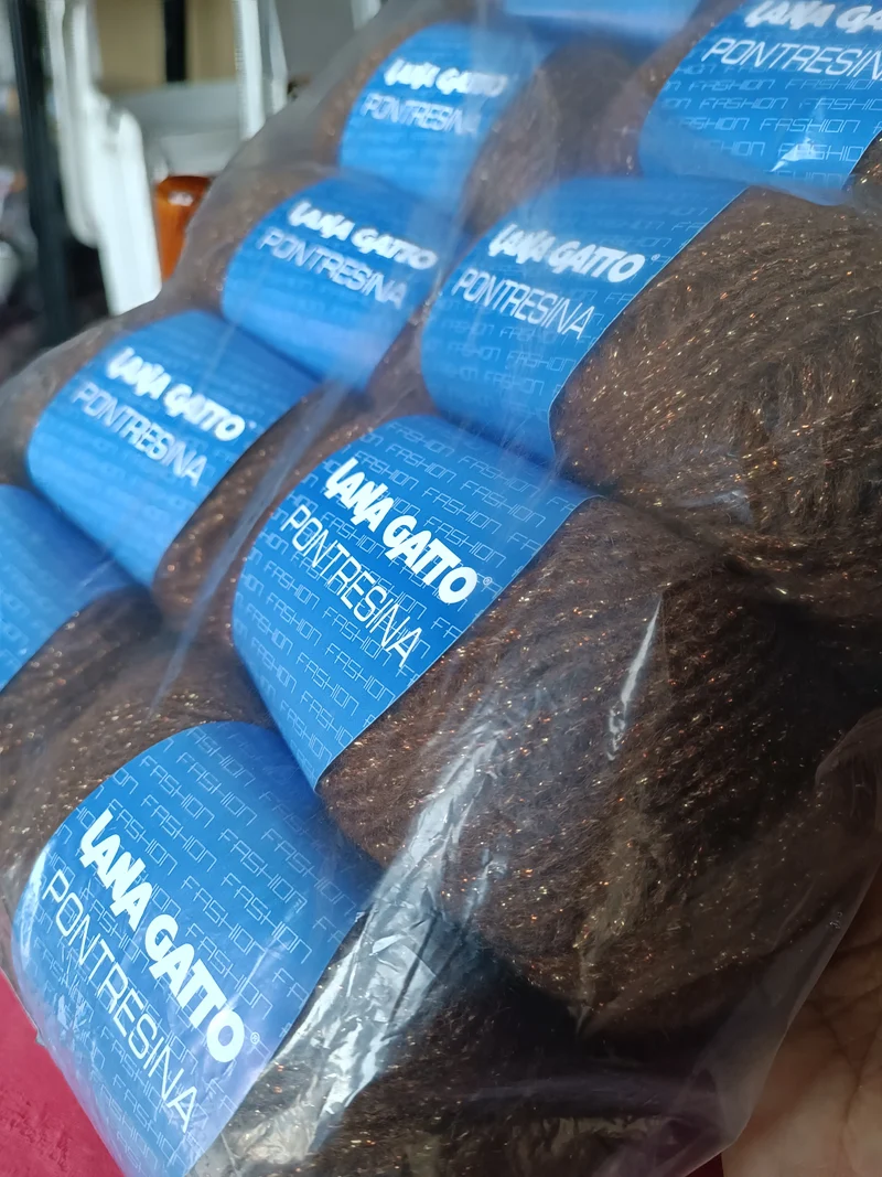 Misto lana Pontresina Gatto. Un filato elegante marrone con lurex. 500g.