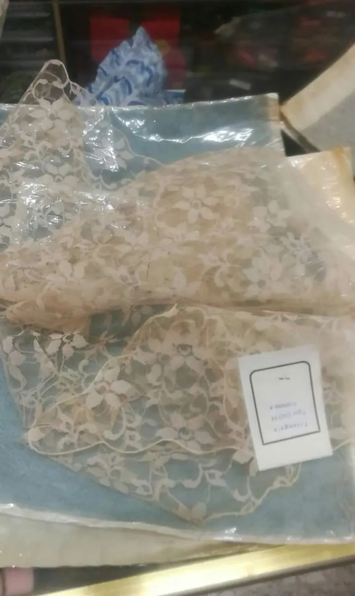 Triangolo di pizzo vintage, rosa tenue, 50g.