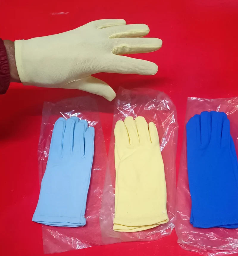 Guanti di filanca per tanti usi. Colori pastello. Tre paia, 100 g.