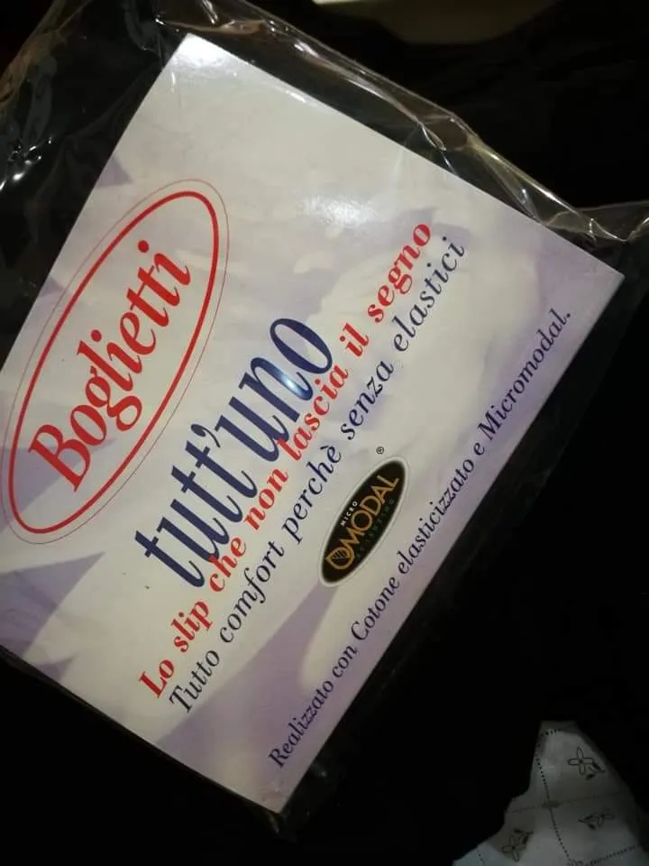 Mutanda pantaloncino Boglietti in cotone elasticizzato e microfibra, senza cuciture. Colore nero. 100g.