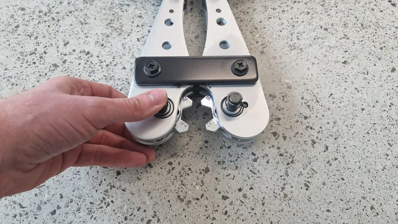 Crimpatrice per impieghi gravosi per terminali di tubi in rame / 25-150mm²