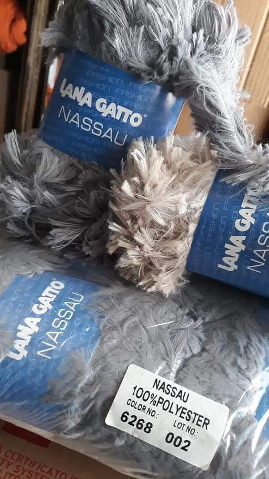 Filato moda Nassau Gatto, 100% poliestere in gomitoli di 100g.