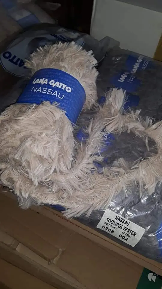 Filato moda Nassau Gatto, 100% poliestere in gomitoli di 100g.