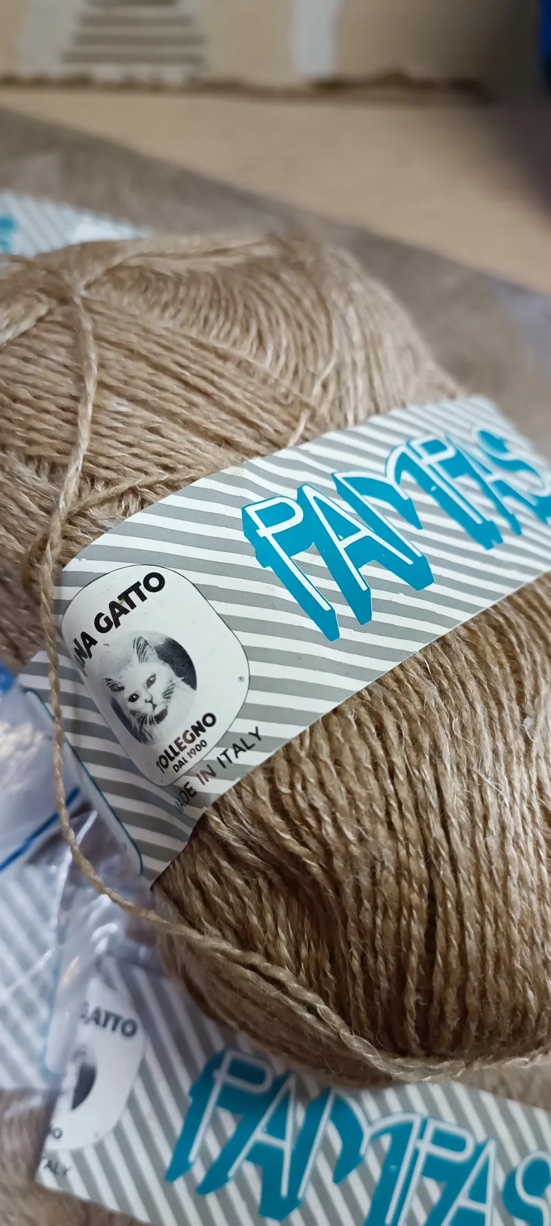Pampas di Tollegno, lana 83%, un ottimo filato colore beige -corda, ferri 3/4. 500 g..