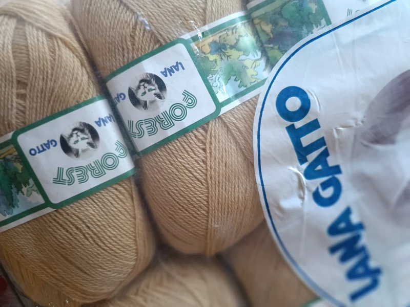 Filato Forest Gatto, misto lana. 500g.