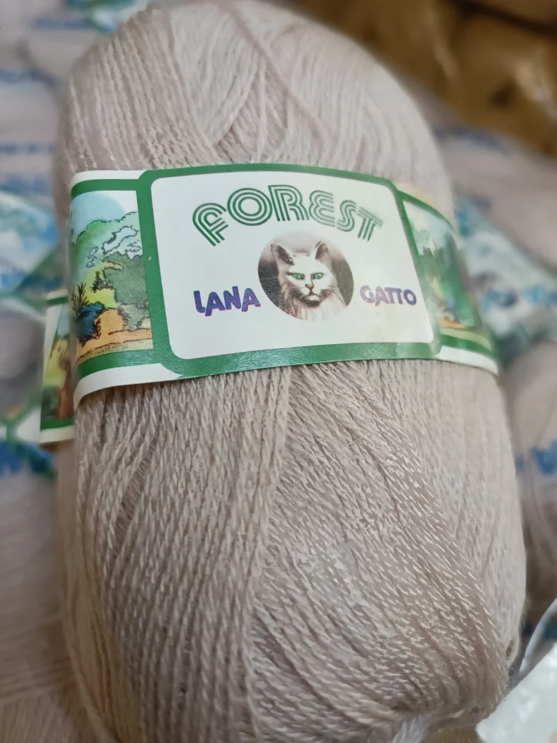 Filato Forest Gatto, misto lana. 500g.