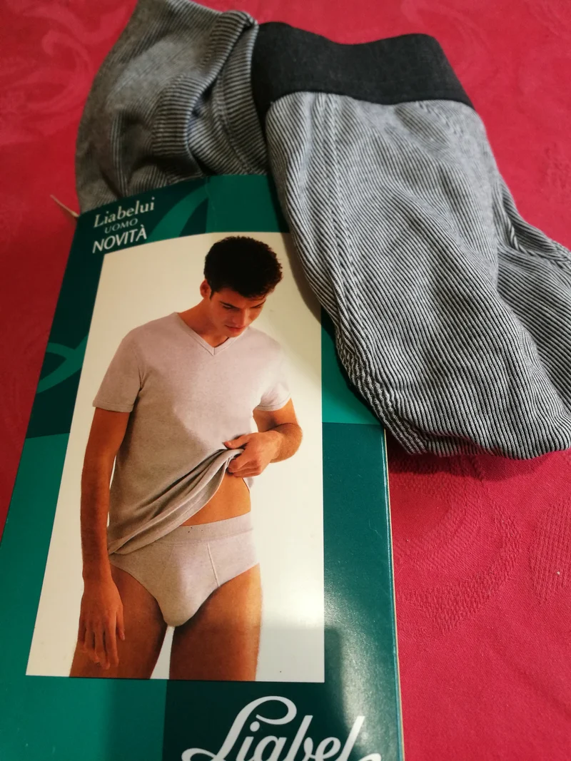 Completo uomo della Liabel in cotone. Maglia intima mezza manica e slip. Taglie 6 e 7. 400g
