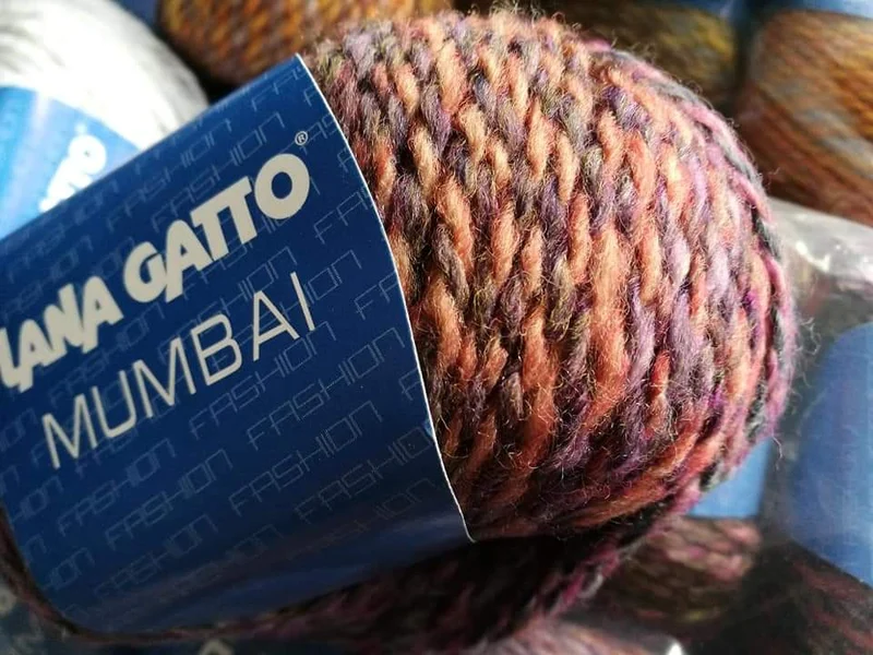 Filato moda Mumbai Gatto misto lana53%), ferri 7, confezione da 500g.