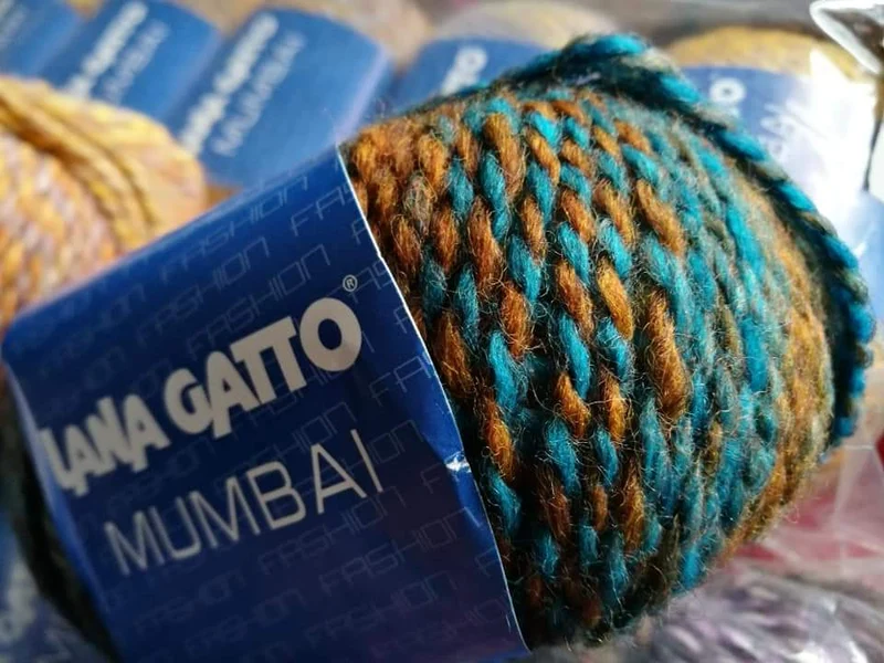 Filato moda Mumbai Gatto misto lana53%), ferri 7, confezione da 500g.
