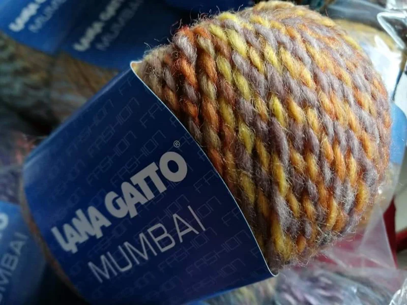 Filato moda Mumbai Gatto misto lana53%), ferri 7, confezione da 500g.