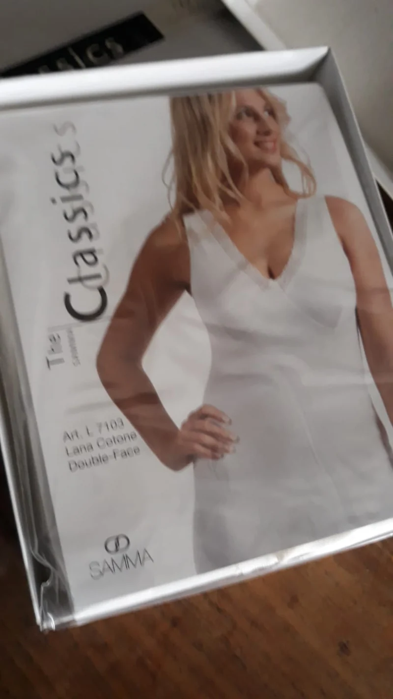 Maglia intima donna, lana e cotone, spalla larga, forma seno, colore panna.(Art.7103) Samma. 150g.