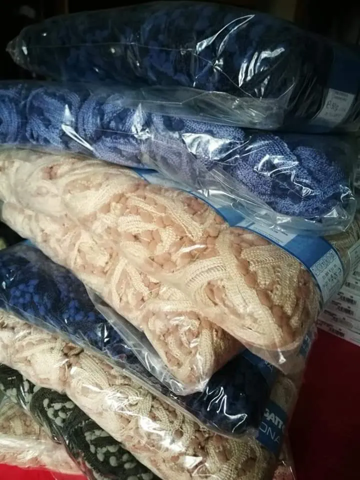 Lisbona Lana Gatto, acrilico e nylon per eleganti sciarpe, bordure e tanto altro.500g.