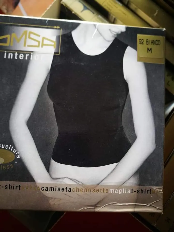 Intimo OMSA. T-shirt , bianco + due tanga e una brasiliana, taglia M. 300g.