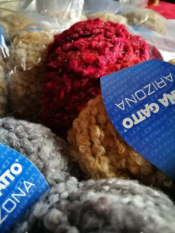Mix and match di colori in foto Lana Gatto Arizona, filato glamour. 650g.