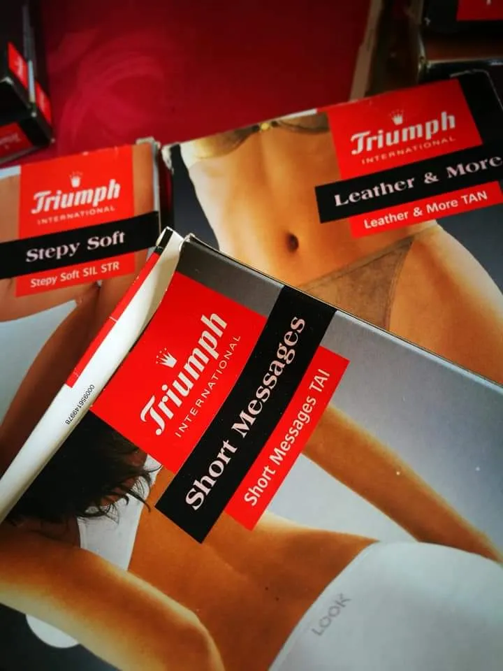 Quattro capi Triumph, due Short Messages TAI, un Stepy Soft STR, un Leather & More TAN. Taglia 38/40.200g..