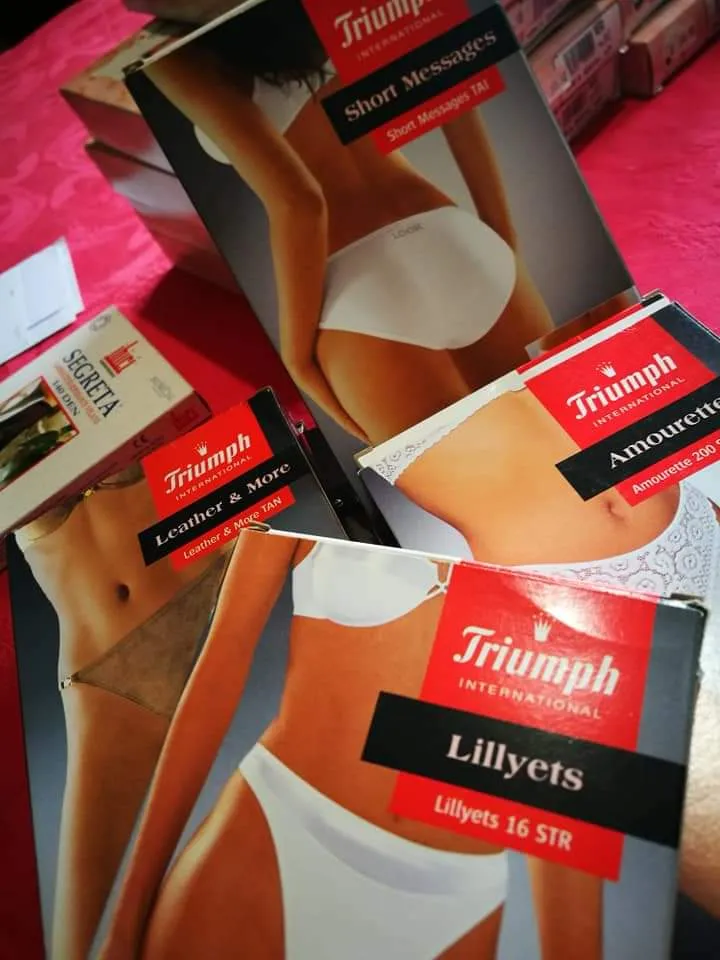 Sei capi Triumph, due Amourette 200 STR 01, due Leather & More TAN, un Lillyets 16 STR, un Short Messages TAI. Taglia 40/42. 300g..