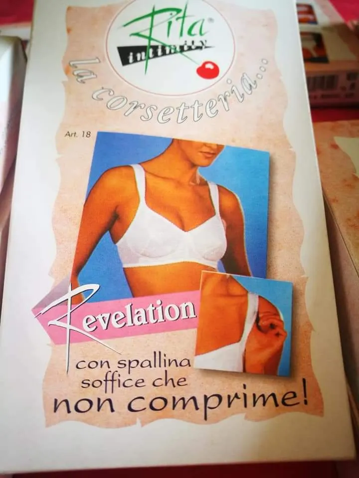 Corsetteria intimity Rita. Reggiseno con apertura anteriore, con spallina soffice che non comprime. Nero, nudo.