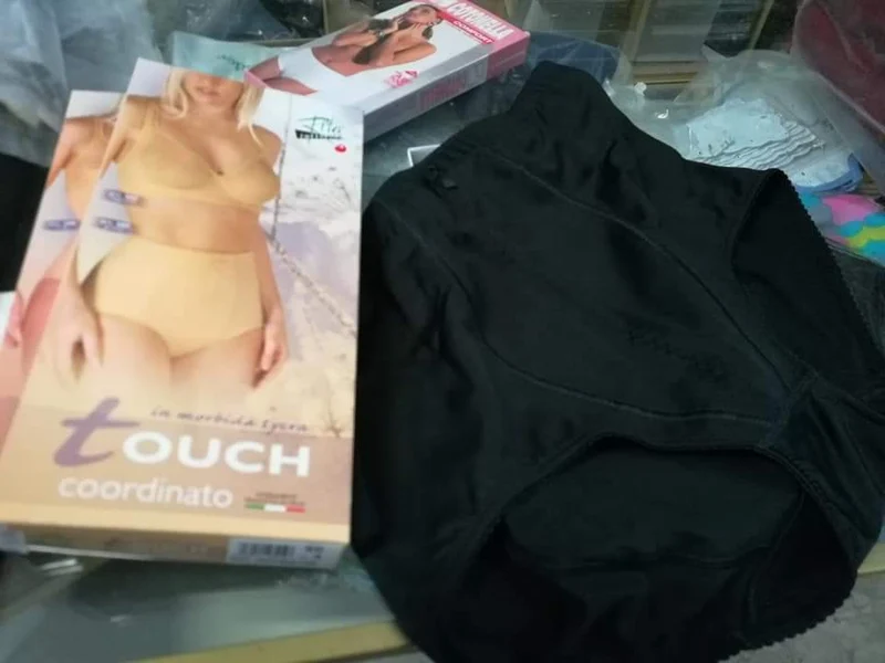 Pancerina nera in morbida lycra, taglia 6, 100g.