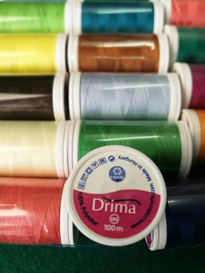 Assortimento di rocchetti(23 di vari colori) di filo poliestere 120g.,