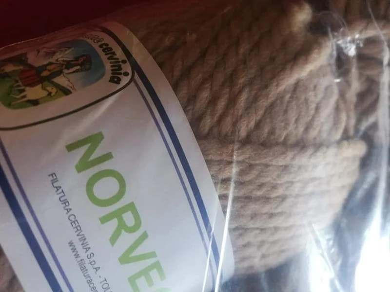 Norvegia Cervinia, misto lana, ferri 6. Confezione da 1kg.