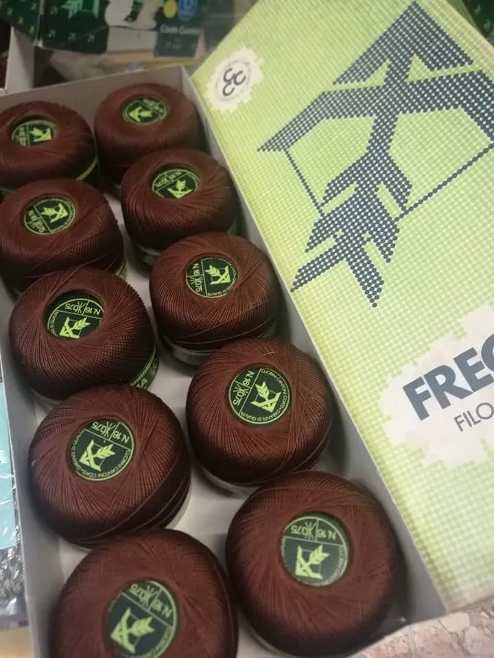 Cotone Freccia colorato a diversi titoli, confezione da 500g.