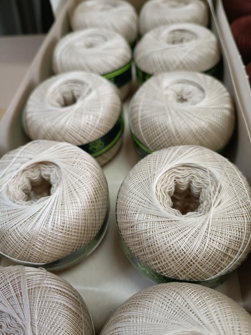 Cotone Freccia colorato a diversi titoli, confezione da 500g.