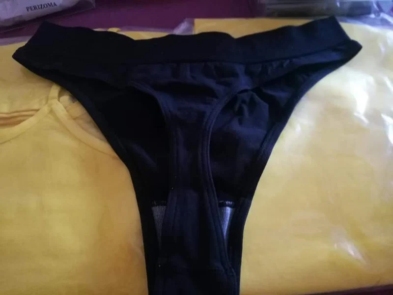 Short e perizoma in microfibra, 100g.