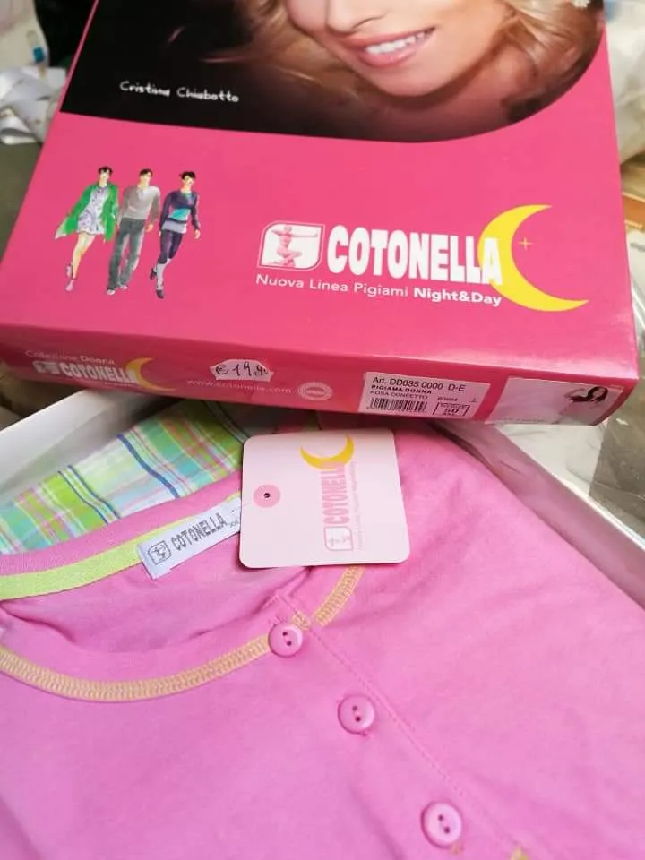 Pigiama estivo Cotonella( art. DD035), tinta unita maglia e fantasia nei pantaloncini, grigio melange e blu. 500g.