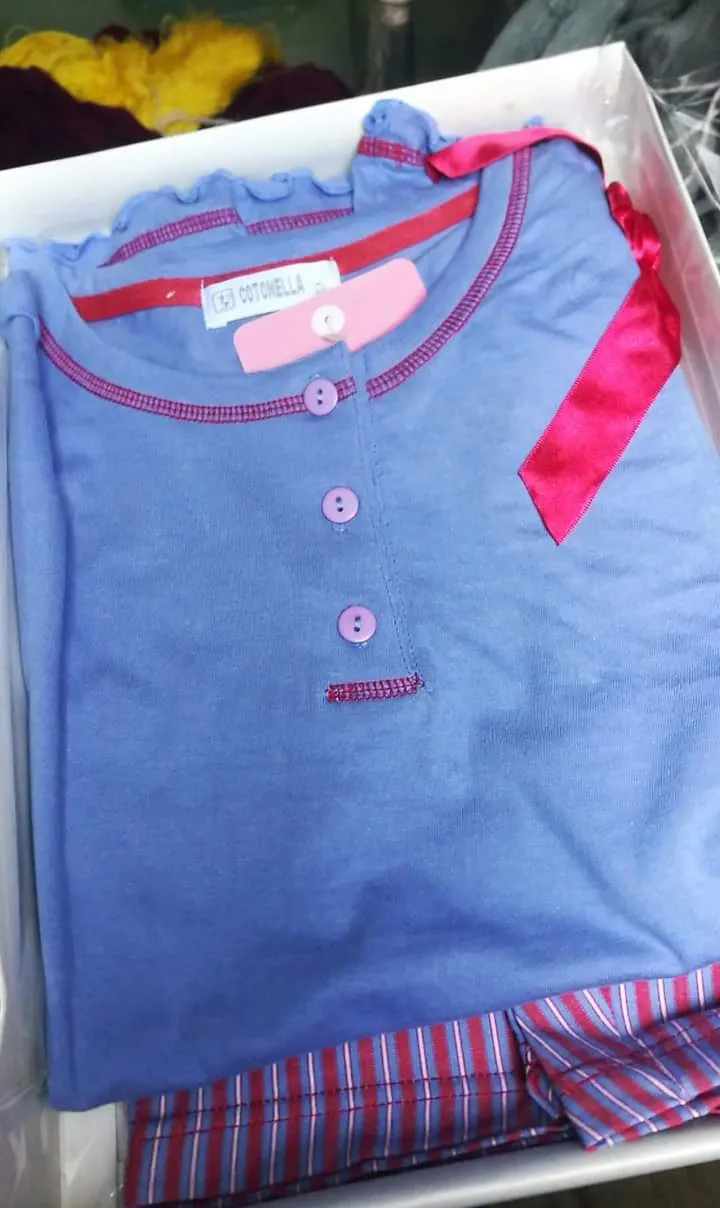 Pigiama estivo Cotonella( art. DD035), tinta unita maglia e fantasia nei pantaloncini, grigio melange e blu. 500g.