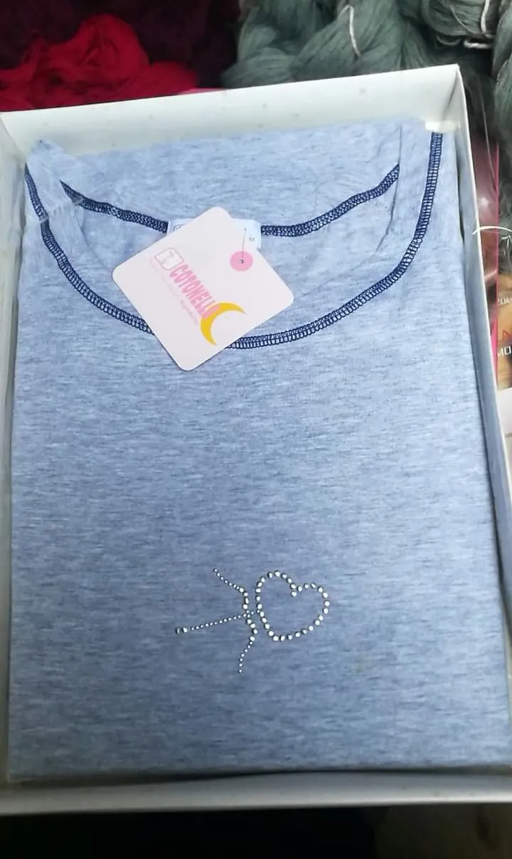 Pigiama estivo Cotonella( art. DD035), tinta unita maglia e fantasia nei pantaloncini, grigio melange e blu. 500g.