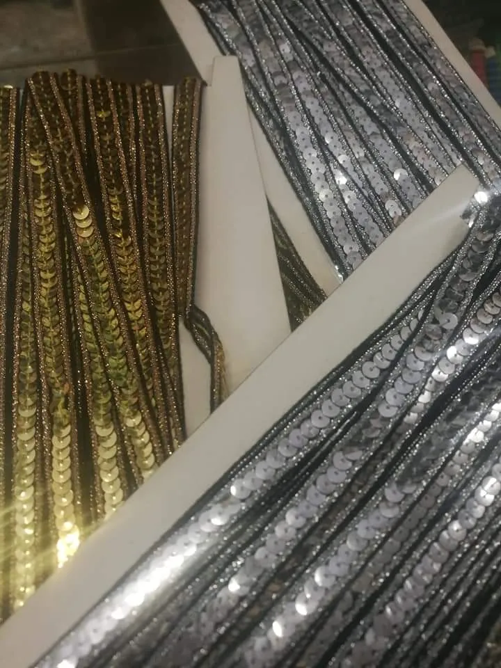 Passamaneria di paillettes, oro e argento.300g.