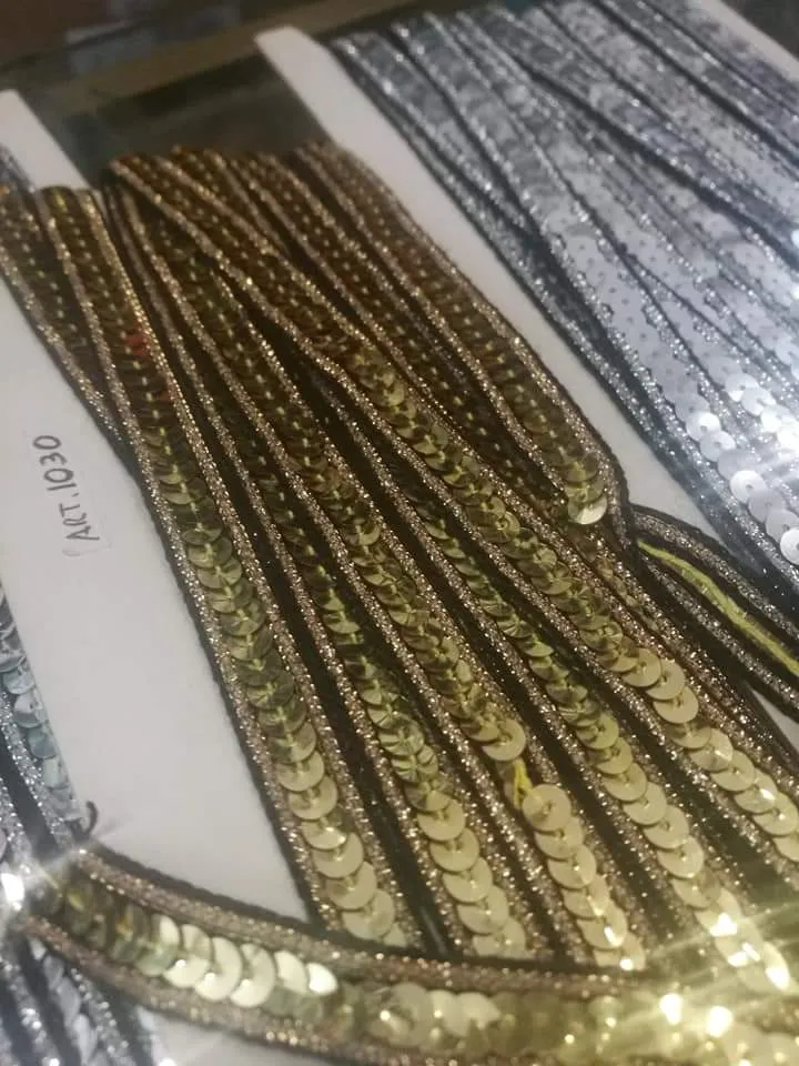 Passamaneria di paillettes, oro e argento.300g.