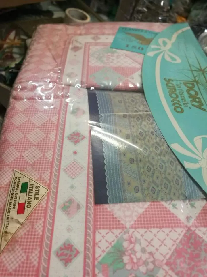 Coperta di flanella a fantasia rosa, posto singolo. 1,6kg.