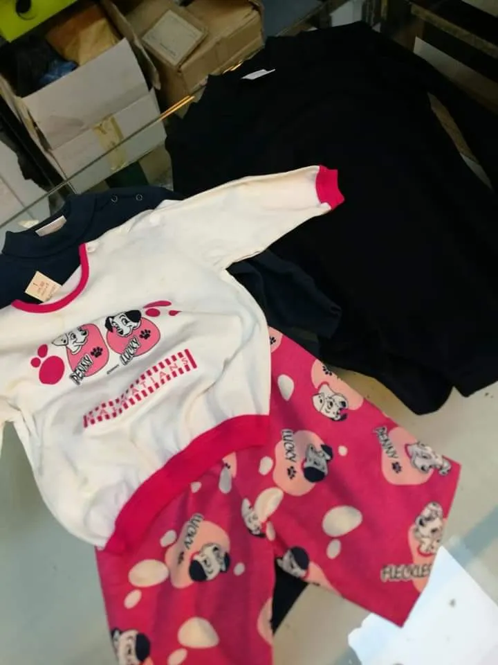 Body e pigiamino Baby Cresci per 1anno e body Liabel per5 anni. 400g..