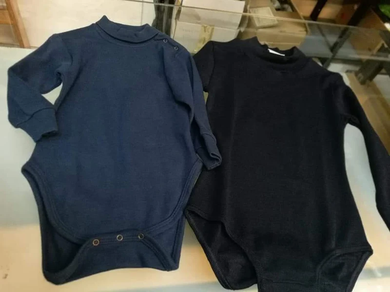 Body e pigiamino Baby Cresci per 1anno e body Liabel per5 anni. 400g..