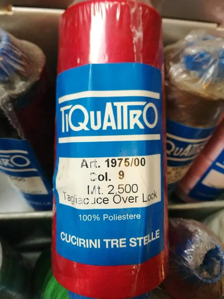 Set di 13 rocchetti di filo per tagliacuce Cucirini, poliestere, 1,3kg.