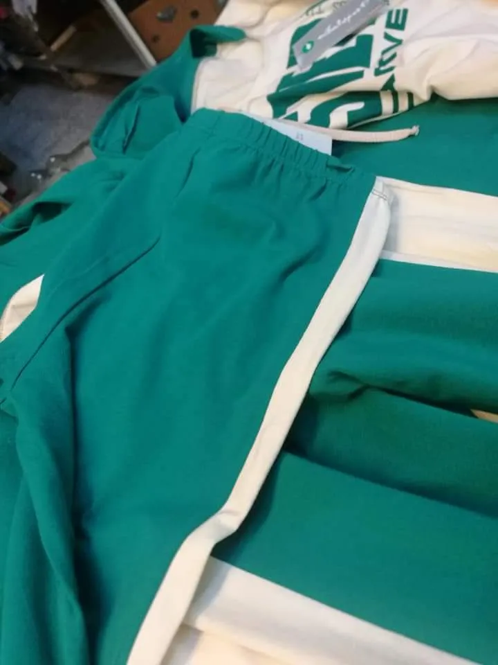 Body e pantalone, 500g.