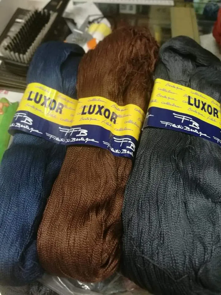 Cotone Luxor di Bertagna, matassa di 2400m, 200g.
