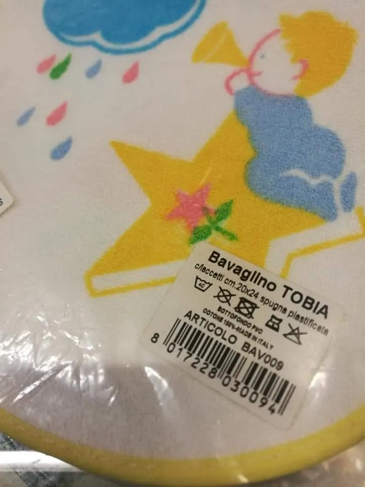 Bavaglini pappa in spugna e plastificati, quattro assortiti, 250g.