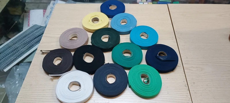 Rotolini di passafino in mix di colori, 250g.