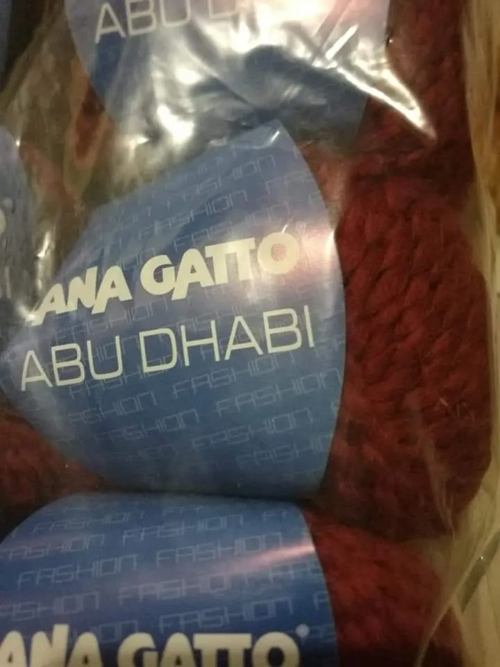 Filato moda Abu Dhabi, disponibile in nero, senape, verde e rosso bordeaux,confezione da 500g.
