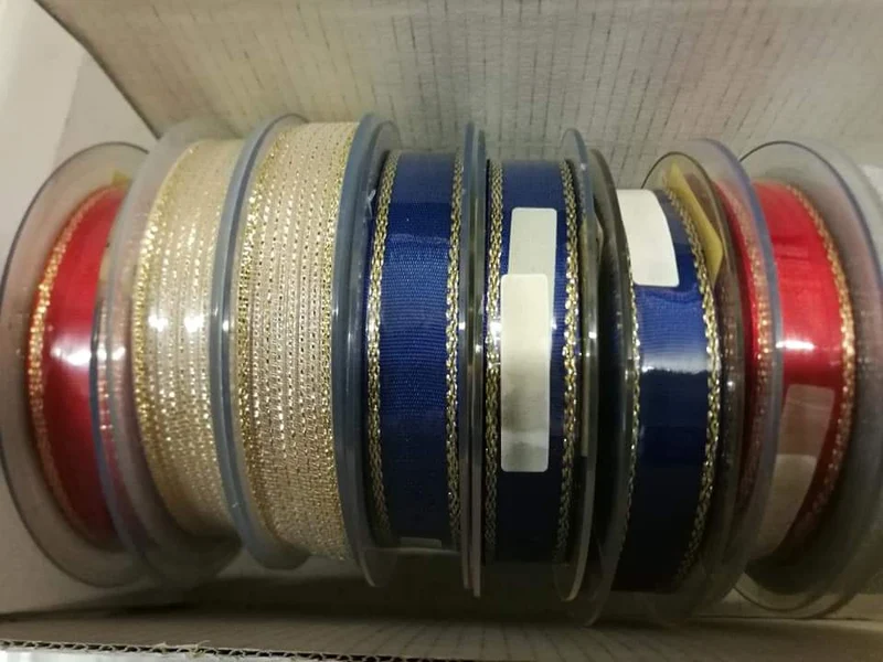 Rotolo di 20m di nastro natalizio, 100g.