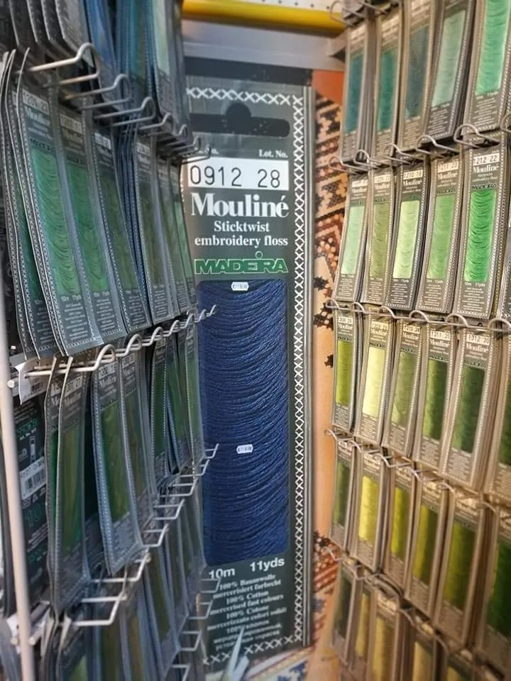 Stock di 50 matassine Mouliné Madeira, mix di colori. 800g.