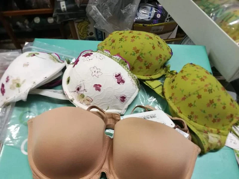 Reggiseni OffLimits Parah, set di tre pezzi, 400g.