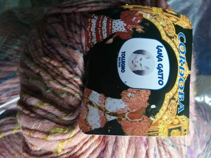 Cordoba Gatto, filato moda fantasia. Confezione da 500g.