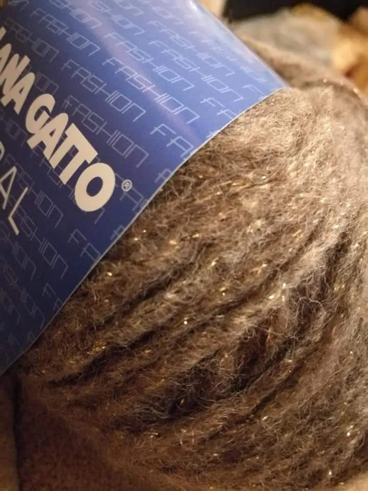 Filato moda Ural Lana Gatto, confezione da 500g.