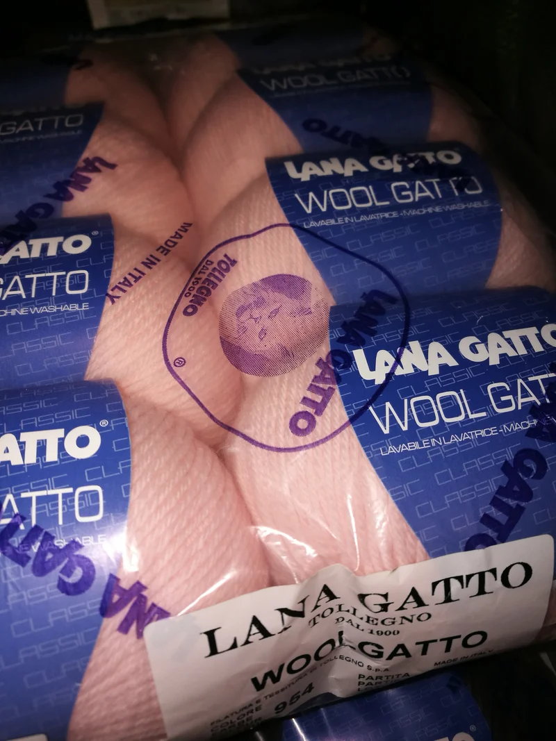Wool Gatto, pura lana vergine in gomitoli, confezione da 500g.